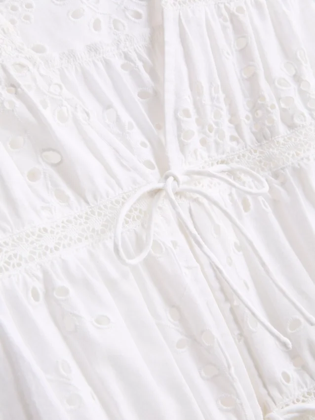Blusa con broderie de algodón y lazo en el frente