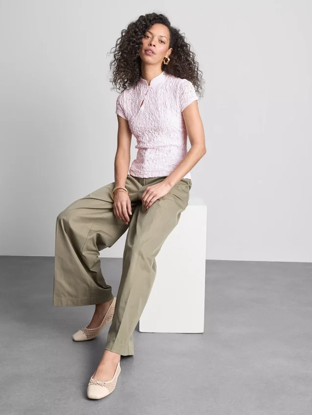 Blusa con cuello alto texturizado