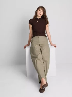 Blusa con cuello alto texturizado