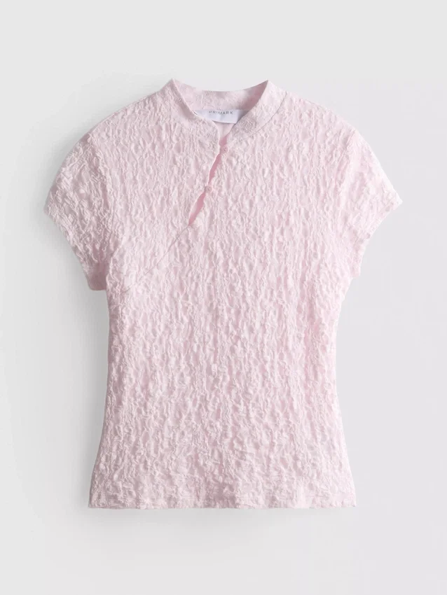 Blusa con cuello alto texturizado