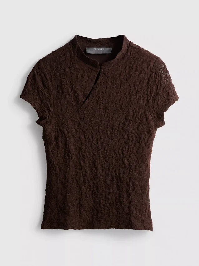 Blusa con cuello alto texturizado