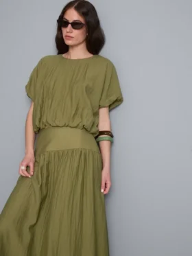 Blusa con dobladillo abombado