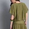 Blusa con dobladillo abombado