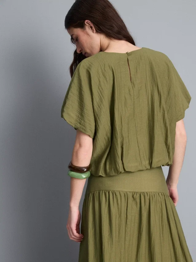 Blusa con dobladillo abombado