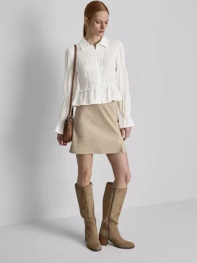 Blusa con dobladillo fruncido tipo peplum
