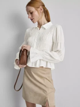 Blusa con dobladillo fruncido tipo peplum