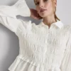 Blusa con dobladillo fruncido tipo peplum