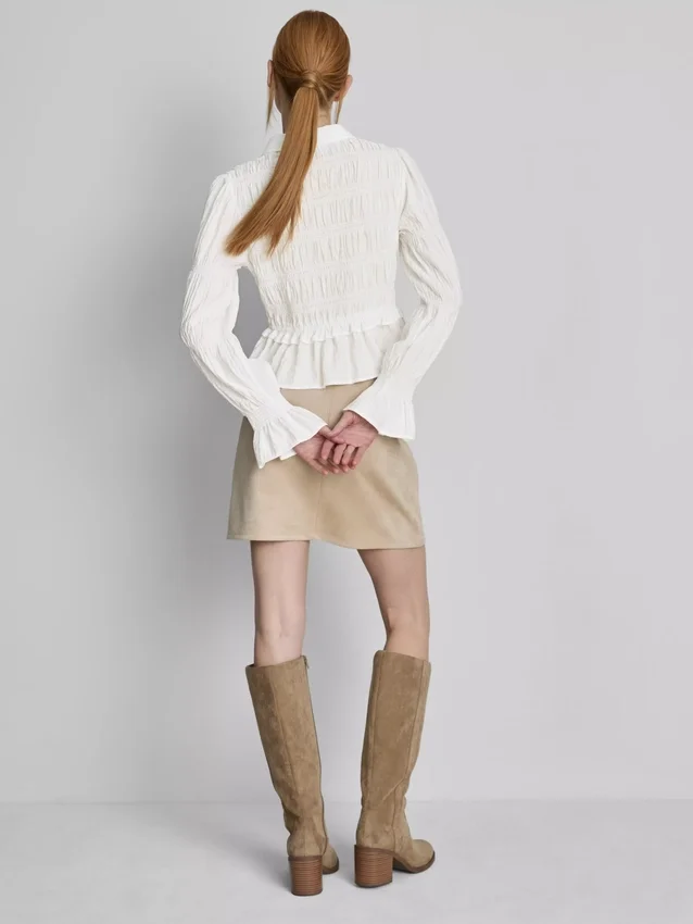 Blusa con dobladillo fruncido tipo peplum