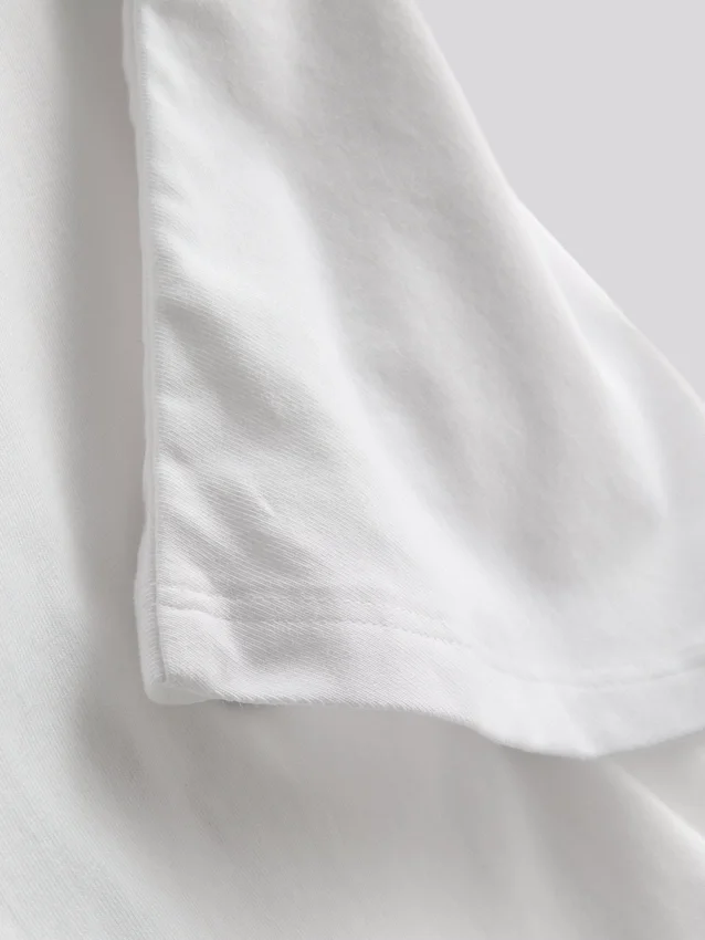 Blusa con hombros descubiertos y fruncidos de Paula Echevarría