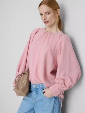 Blusa con mangas abullonadas texturizadas