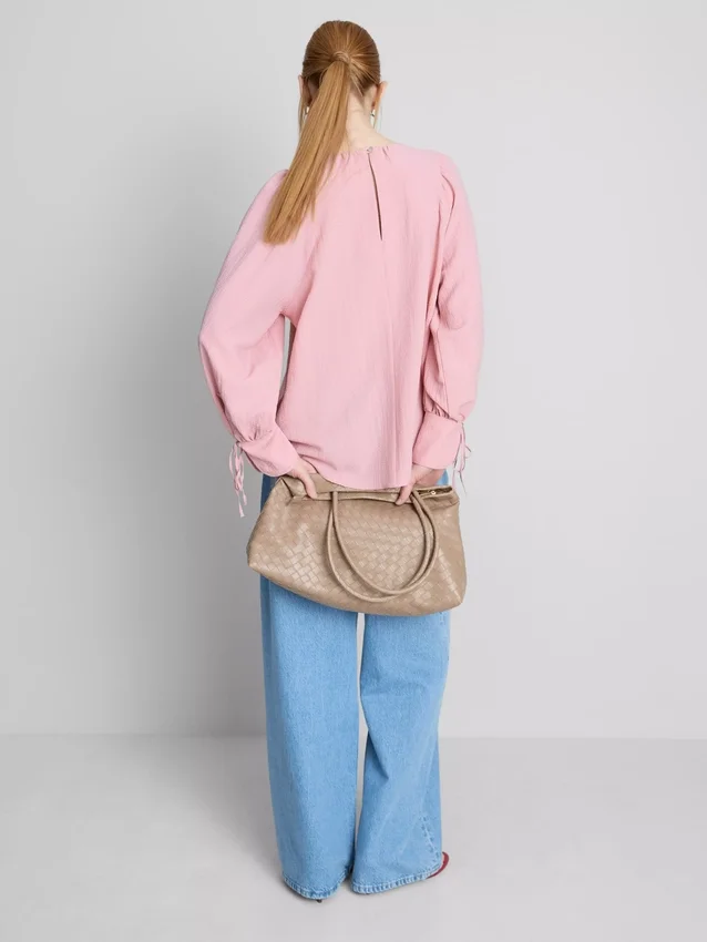 Blusa con mangas abullonadas texturizadas