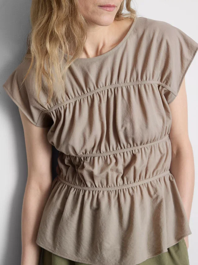 Blusa con volantes