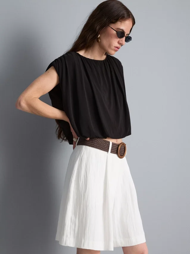 Blusa corta con caída, rica en modal