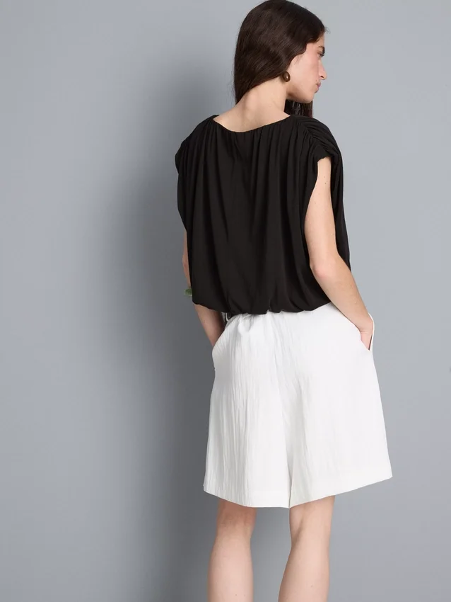 Blusa corta con caída, rica en modal