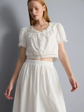 Blusa corta de popelín de algodón con mangas abullonadas