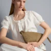 Blusa corta de popelín de algodón con mangas abullonadas