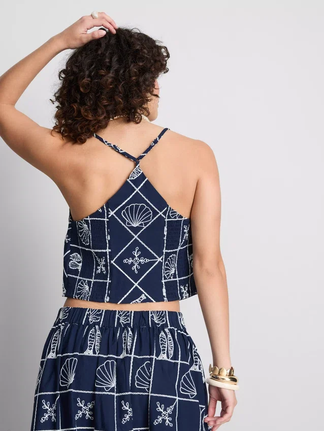Blusa de algodón con cuello halter y calado