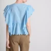 Blusa de algodón con mangas festoneadas y bordados