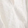 Blusa de algodón con mangas festoneadas y bordados