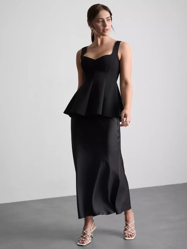 Blusa de crepé con peplum y escote corazón