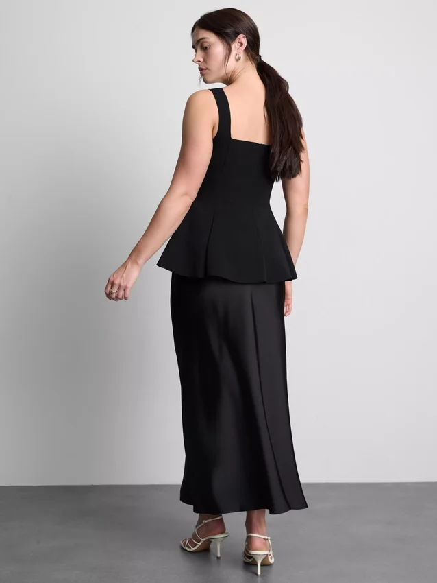 Blusa de crepé con peplum y escote corazón