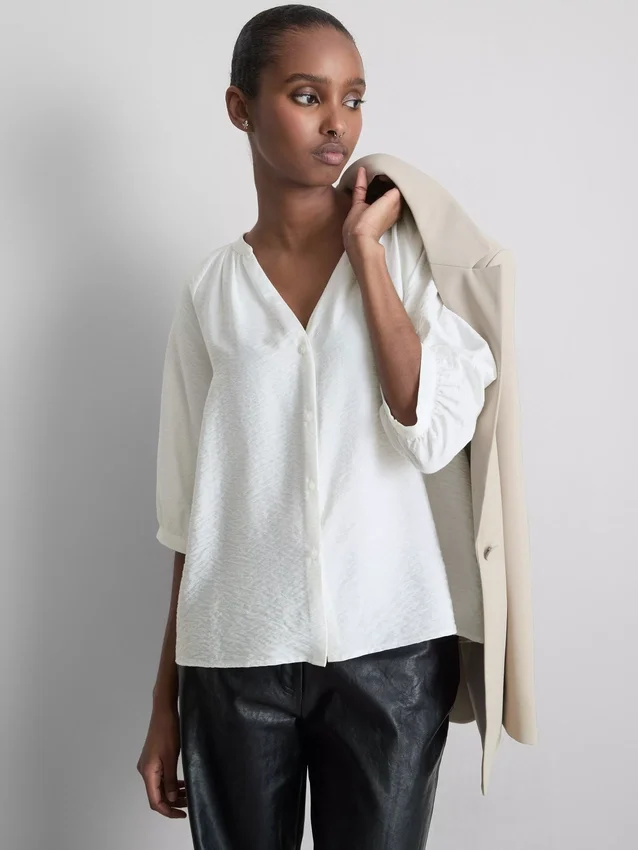 Blusa de cuello en V con mangas 3/4