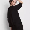 Blusa de cuello en V con mangas 3/4