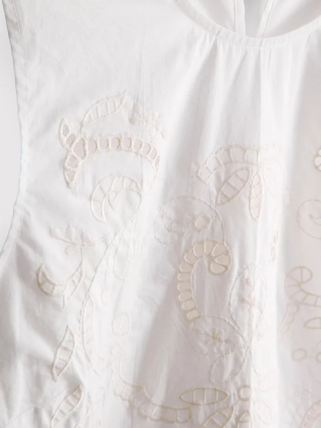 Blusa de manga corta de algodón bordada