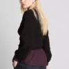 Blusa de manga larga con cuello barco fruncido