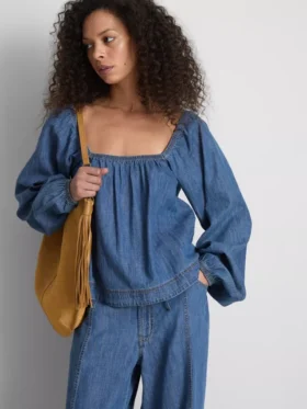 Blusa de mezclilla con mangas abullonadas de Paula Echevarría