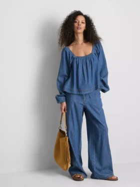 Blusa de mezclilla con mangas abullonadas de Paula Echevarría