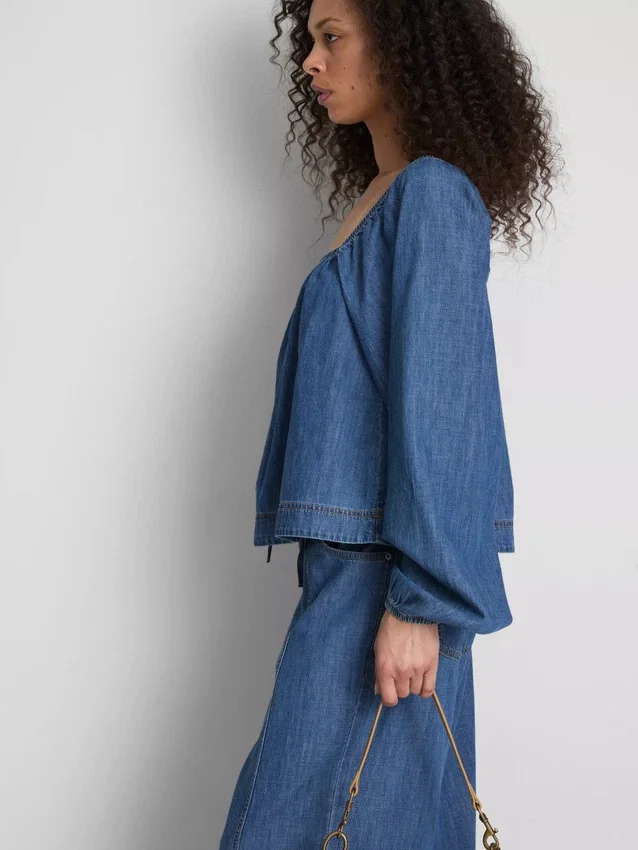 Blusa de mezclilla con mangas abullonadas de Paula Echevarría