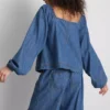 Blusa de mezclilla con mangas abullonadas de Paula Echevarría
