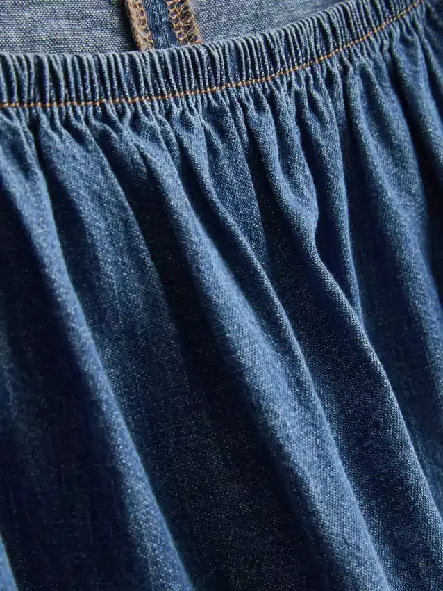 Blusa de mezclilla con mangas abullonadas de Paula Echevarría