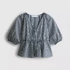 Blusa de Paula Echevarría con mangas abullonadas y rayas de seersucker