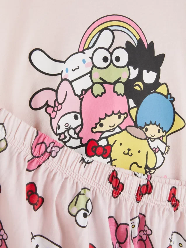Blusa de pijama con diseño de Hello Kitty y sus amigos
