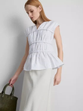 Blusa de popelín fruncida con cuello en V de The Edit