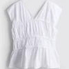 Blusa de popelín fruncida con cuello en V de The Edit