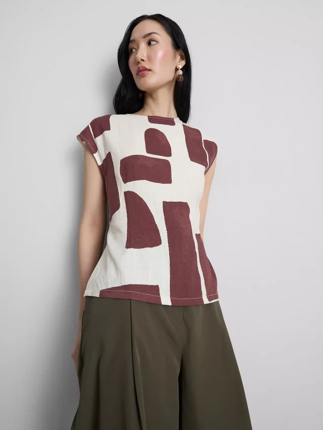 Blusa estampada con mangas casquillo