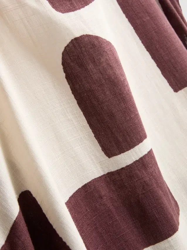 Blusa estampada con mangas casquillo