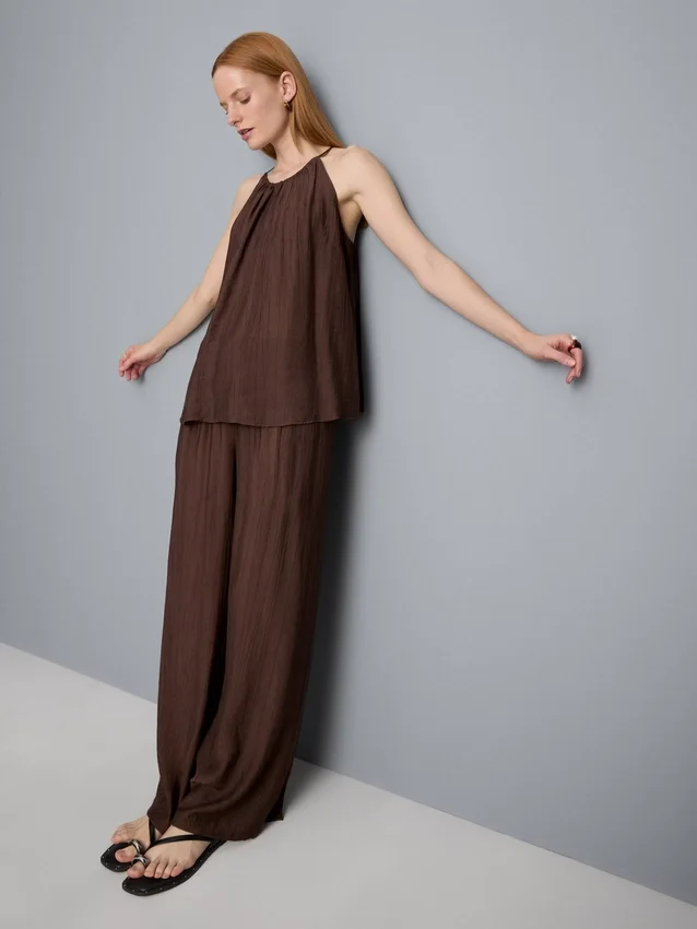 Blusa trapecio con cuello halter texturizada