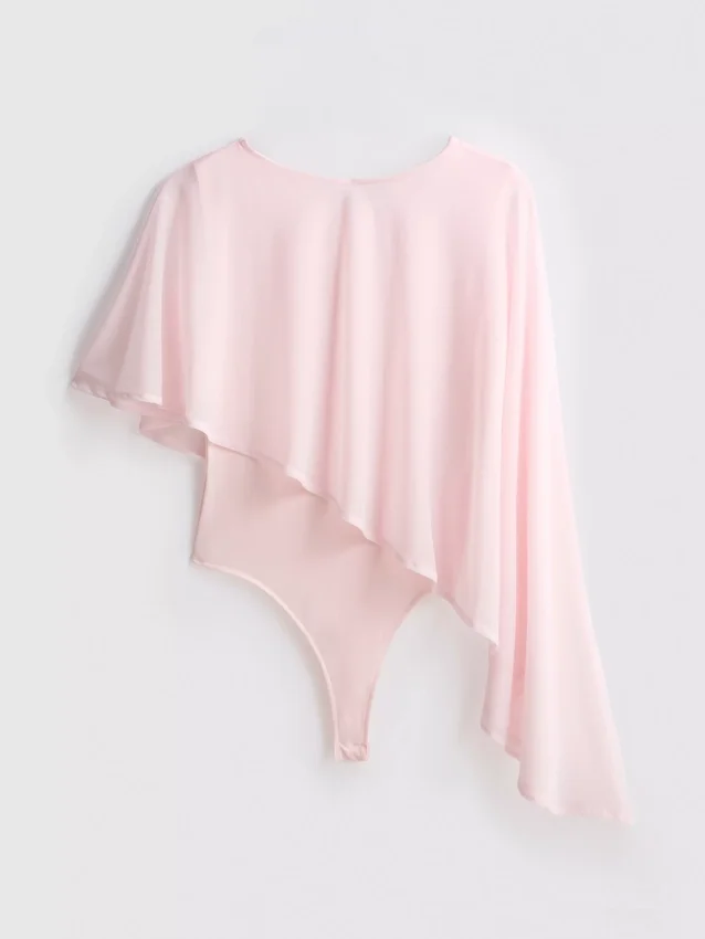 Body con capa superpuesta