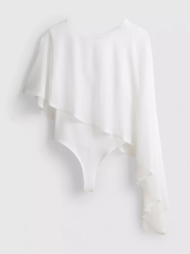 Body con capa superpuesta