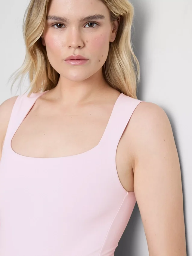 Body sin costuras con cuello cuadrado