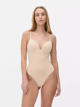 Body tipo tanga con copas