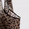 Bolsa de mano plegable y reutilizable