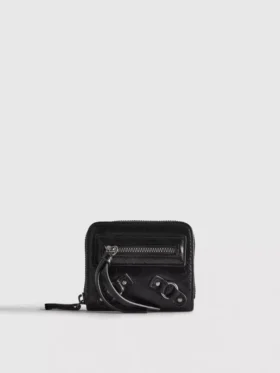 Bolso con cremallera de aspecto desgastado