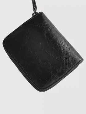 Bolso con cremallera de aspecto desgastado