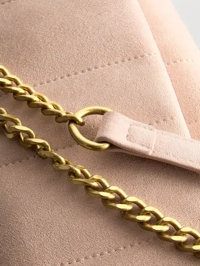 Bolso cruzado acolchado con cadena