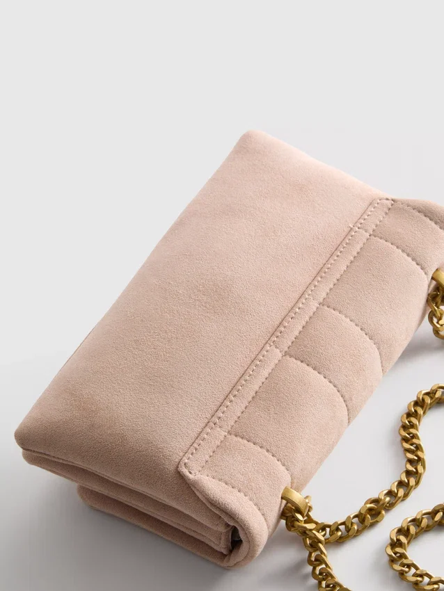 Bolso cruzado acolchado con cadena